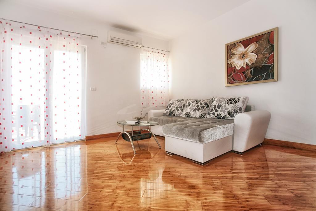 Apartments Villa Happy Mrcevac Extérieur photo