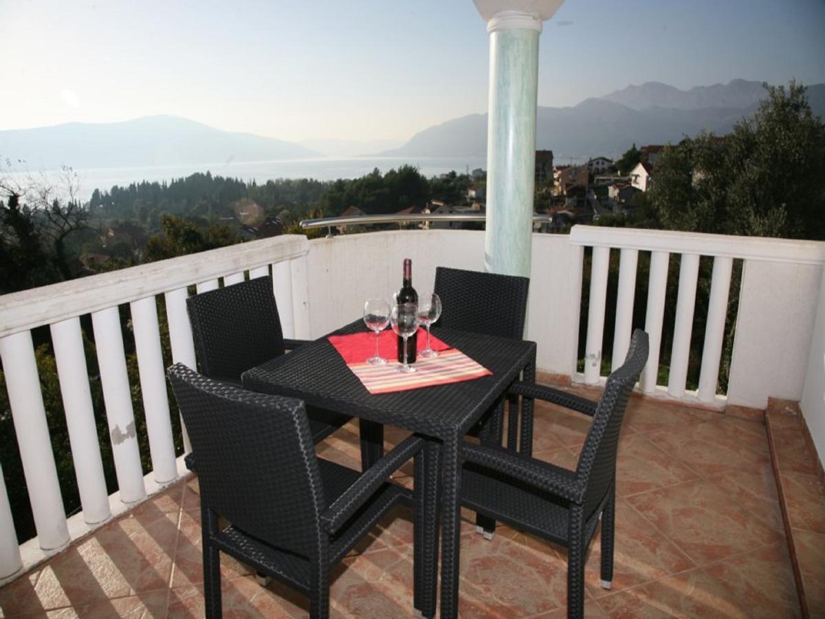 Apartments Villa Happy Mrcevac Extérieur photo